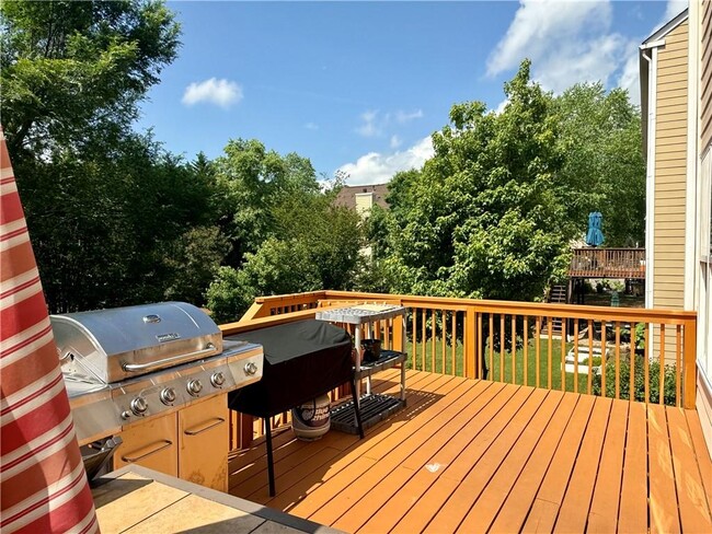Building Photo - 585 Marylebone Dr