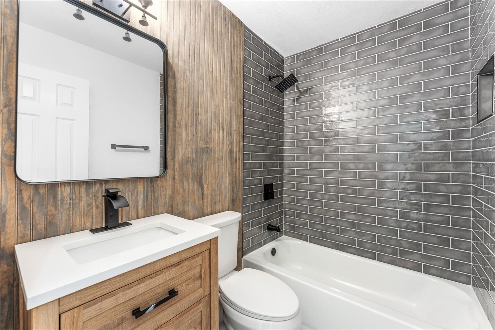 Building Photo - 8703 Driftwood Dr