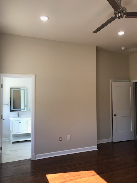 Building Photo - 205 N Williams St