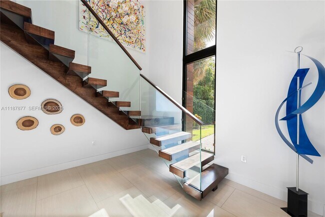 Building Photo - 1025 Diplomat Pkwy