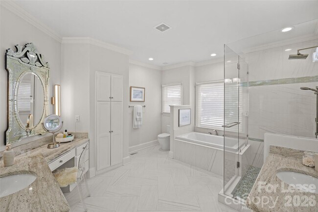 Building Photo - 5202 Carmel Club Dr