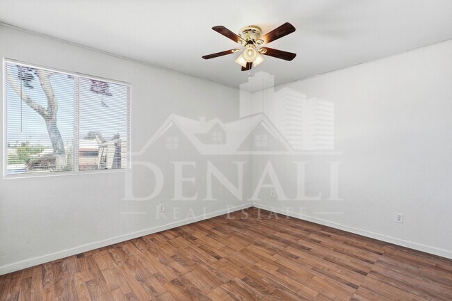Building Photo - 808 S Langley Ave