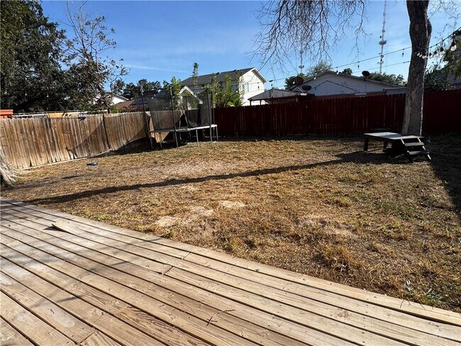 Building Photo - 14 Jay Ave