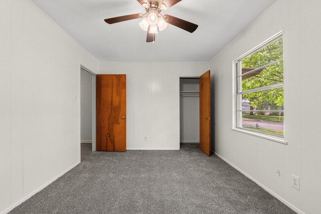 Building Photo - 1302 Redondo Dr