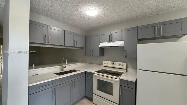 Building Photo - 4010 Lakeside Dr