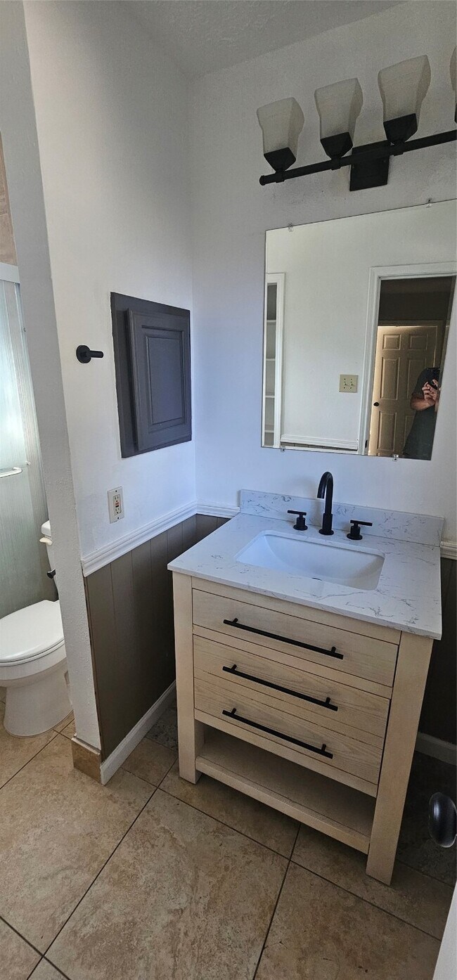 Building Photo - 3511 Meadowcrest Ln