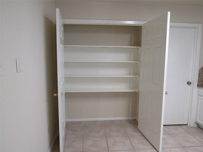 Building Photo - 10219 Prospect Hill Dr