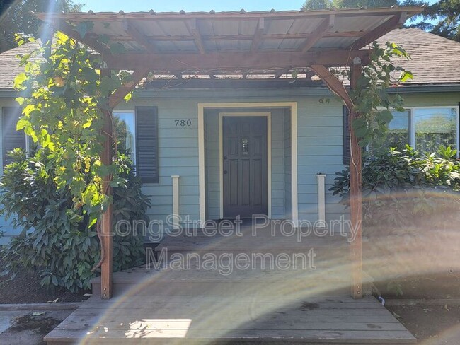 Building Photo - 780 SE Marion Ave