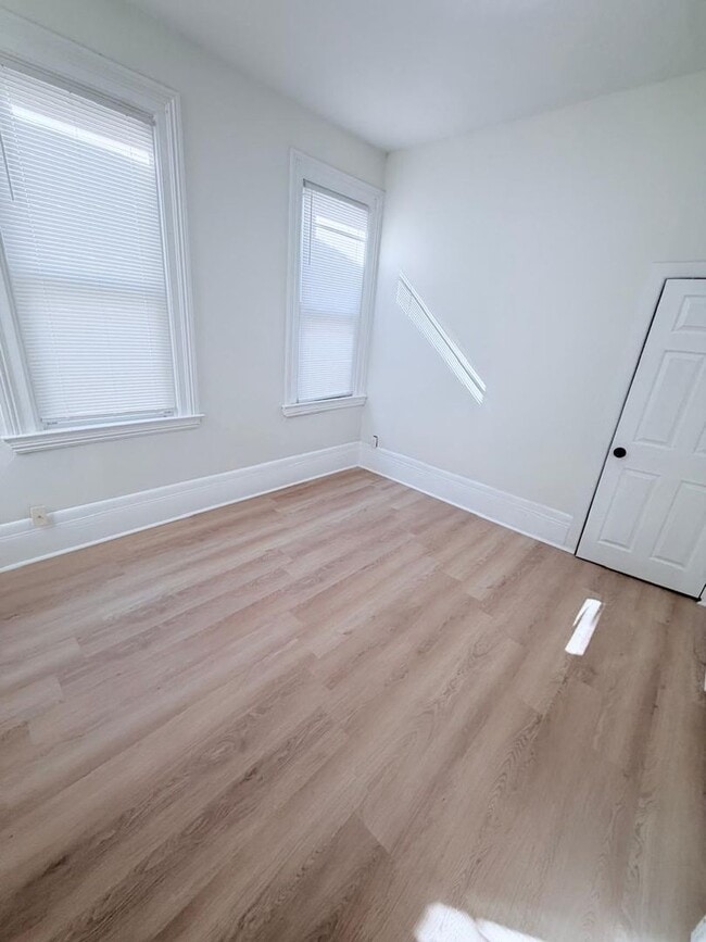 Building Photo - 2604 W 27th St