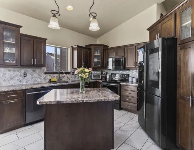 Building Photo - 1108 N Mossy Oak Ave