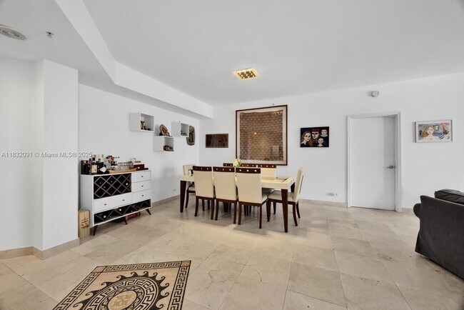 Building Photo - 888 Brickell Key Dr