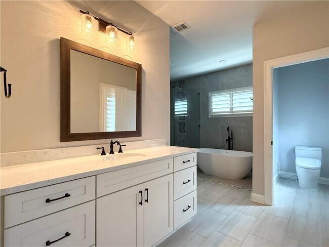 Building Photo - 6220 Bellmoore Park Ln