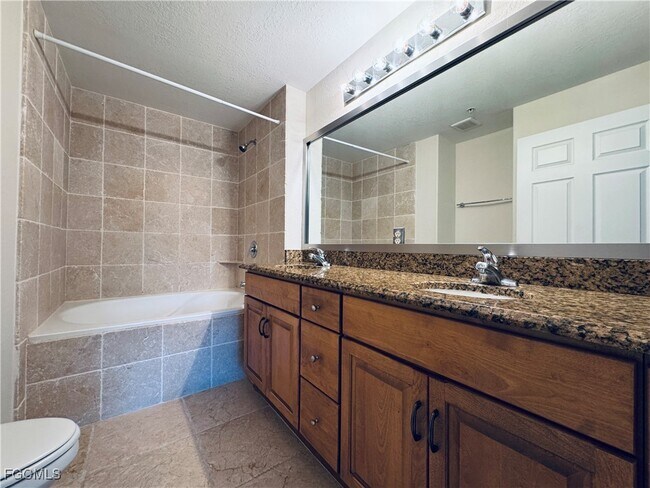 Building Photo - 13100 Bella Casa Cir