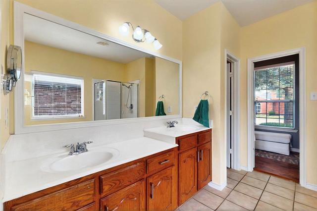 Building Photo - 1236 Blue Brook Dr