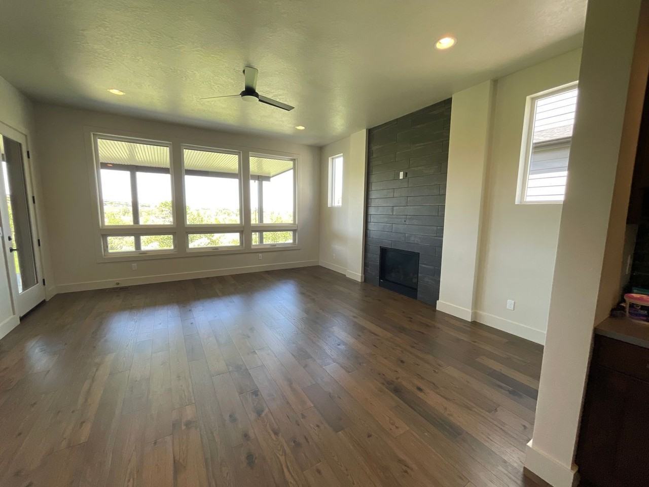 Building Photo - 6845 E Warm Springs Ave