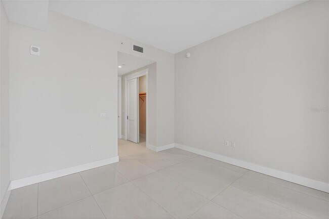 Building Photo - 275 1st Ave S