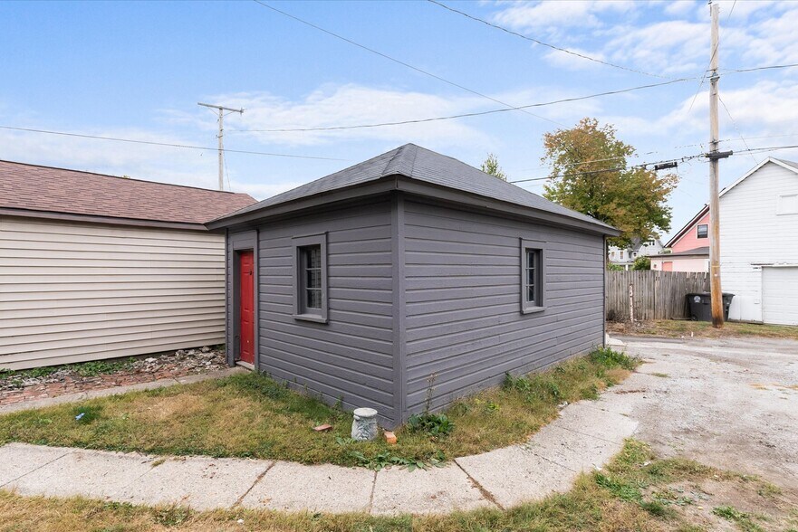 Building Photo - 1134 Saint Joseph Blvd