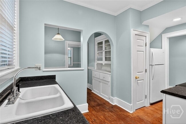 Building Photo - 417 E 49th St