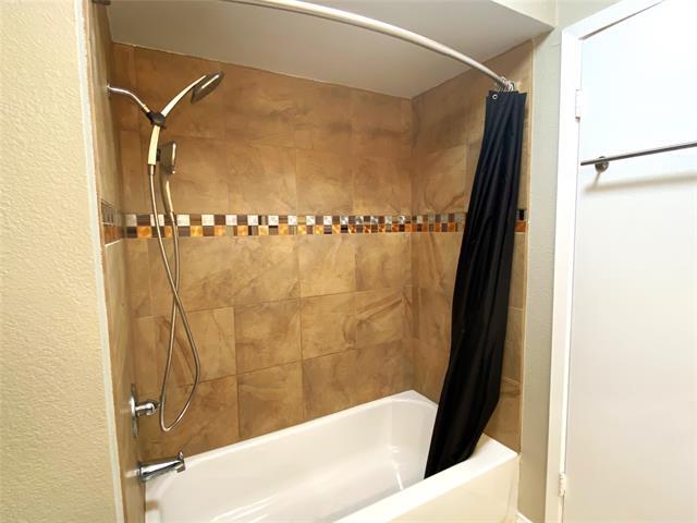 Building Photo - 2704 Winding Creek Dr