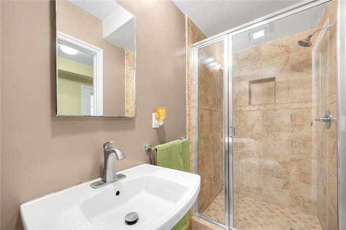 Building Photo - 10732 Lindesmith Ave