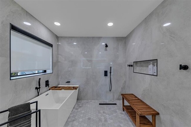 Building Photo - 160 SE 3rd Ct