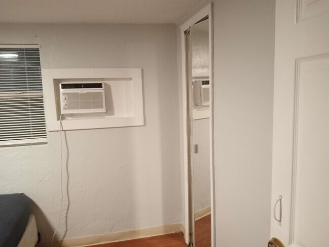 Building Photo - 2737 Garden St