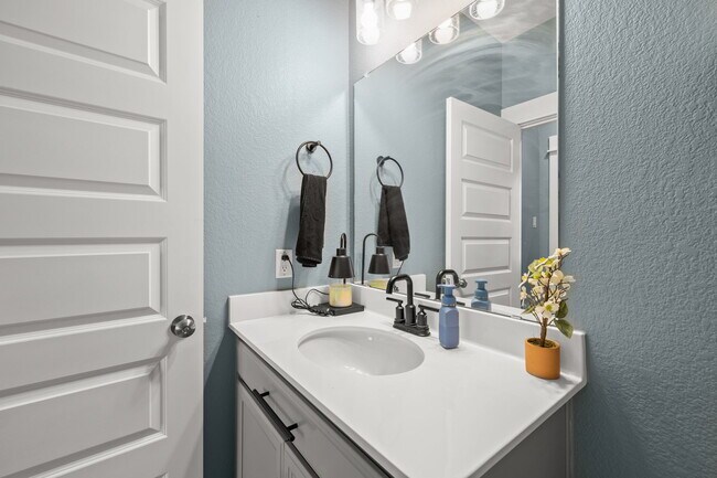 Building Photo - 525 Compania Cove