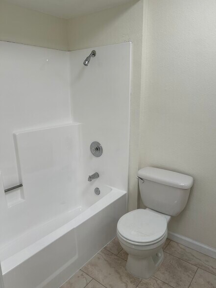 Building Photo - 2210 River Run Dr