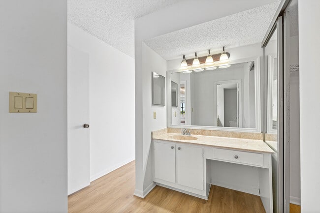 Building Photo - 6662 Boca Del Mar Dr