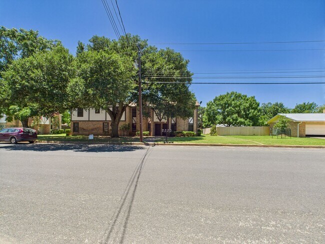 Building Photo - 107 Frederick Rd