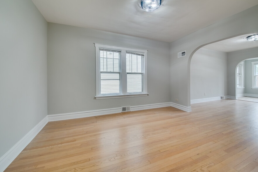 Building Photo - 6228 W Berenice Ave