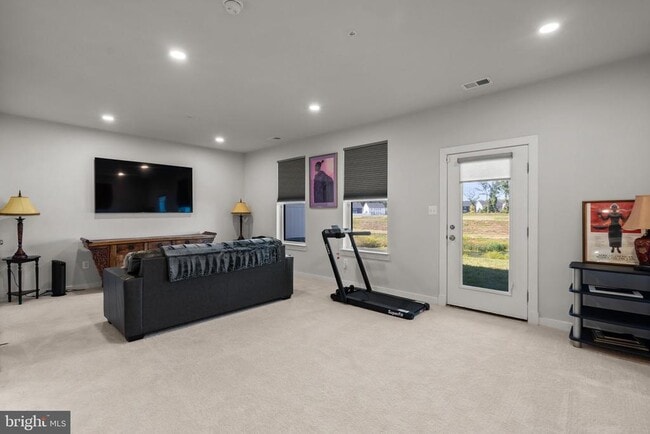 Building Photo - 619 Glenn Lk Dr