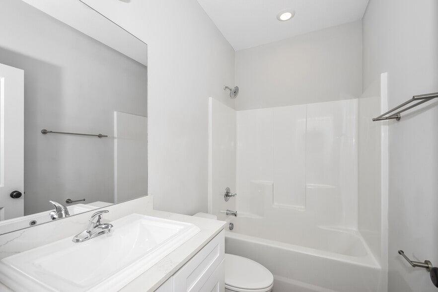 Building Photo - 1047 Autumns Wood Cir E