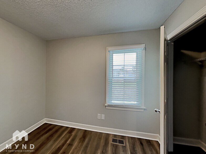Building Photo - 508 Yellow Berry Run