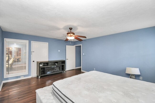 Building Photo - 2510 Hilton Head Dr