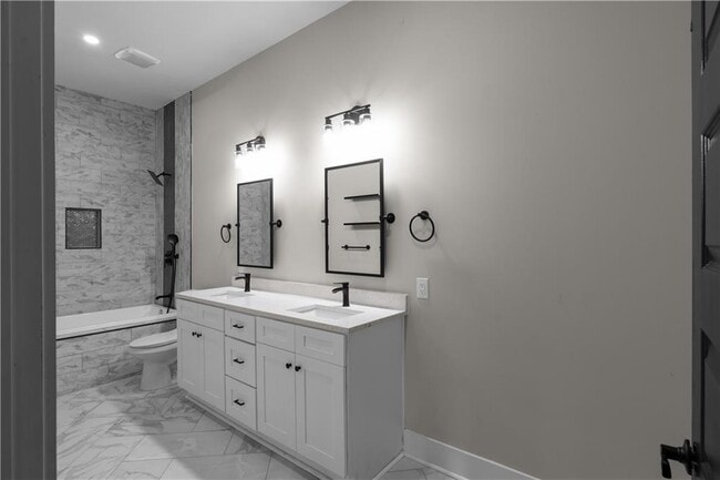 Building Photo - 1331 Diamond Ave SE