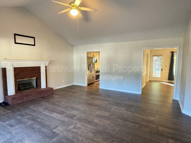 Building Photo - 335 Charlyne Way