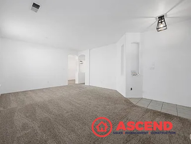 Building Photo - Beautiful 4 Bedroom Home In The Southwest!