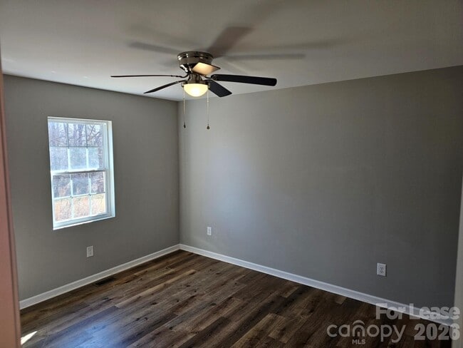 Building Photo - 179 Glen-Gar Dr