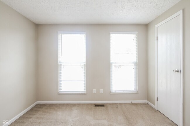 Building Photo - 5678 Colonist Cir