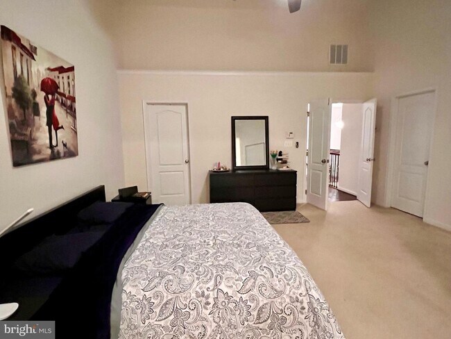 Building Photo - 42843 Edgegrove Heights Terrace