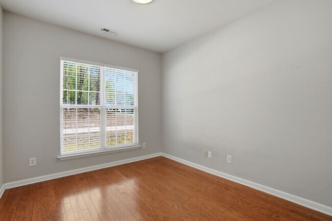 Building Photo - WAKEFIELD CORNER HOME WITH 4 BEDROOMS IS WAITING FOR YOU!