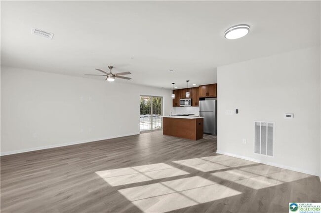 Building Photo - 1513 Maple St