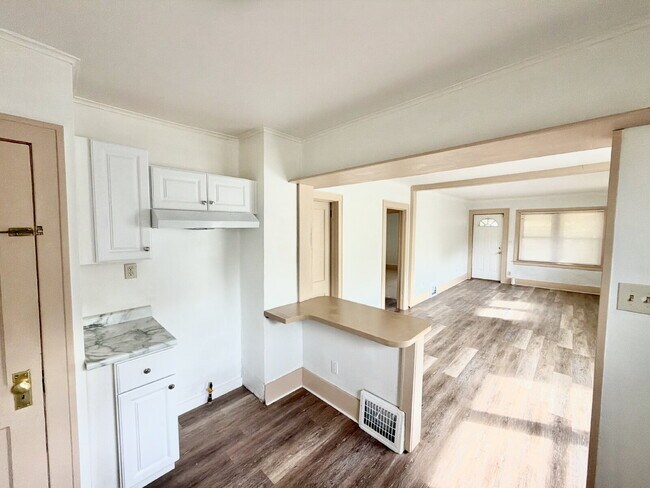 Building Photo - 2554 Swayze St