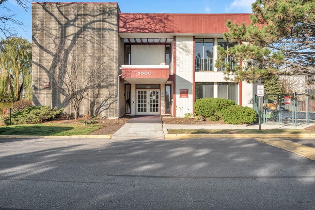 Building Photo - 5400 Astor Ln