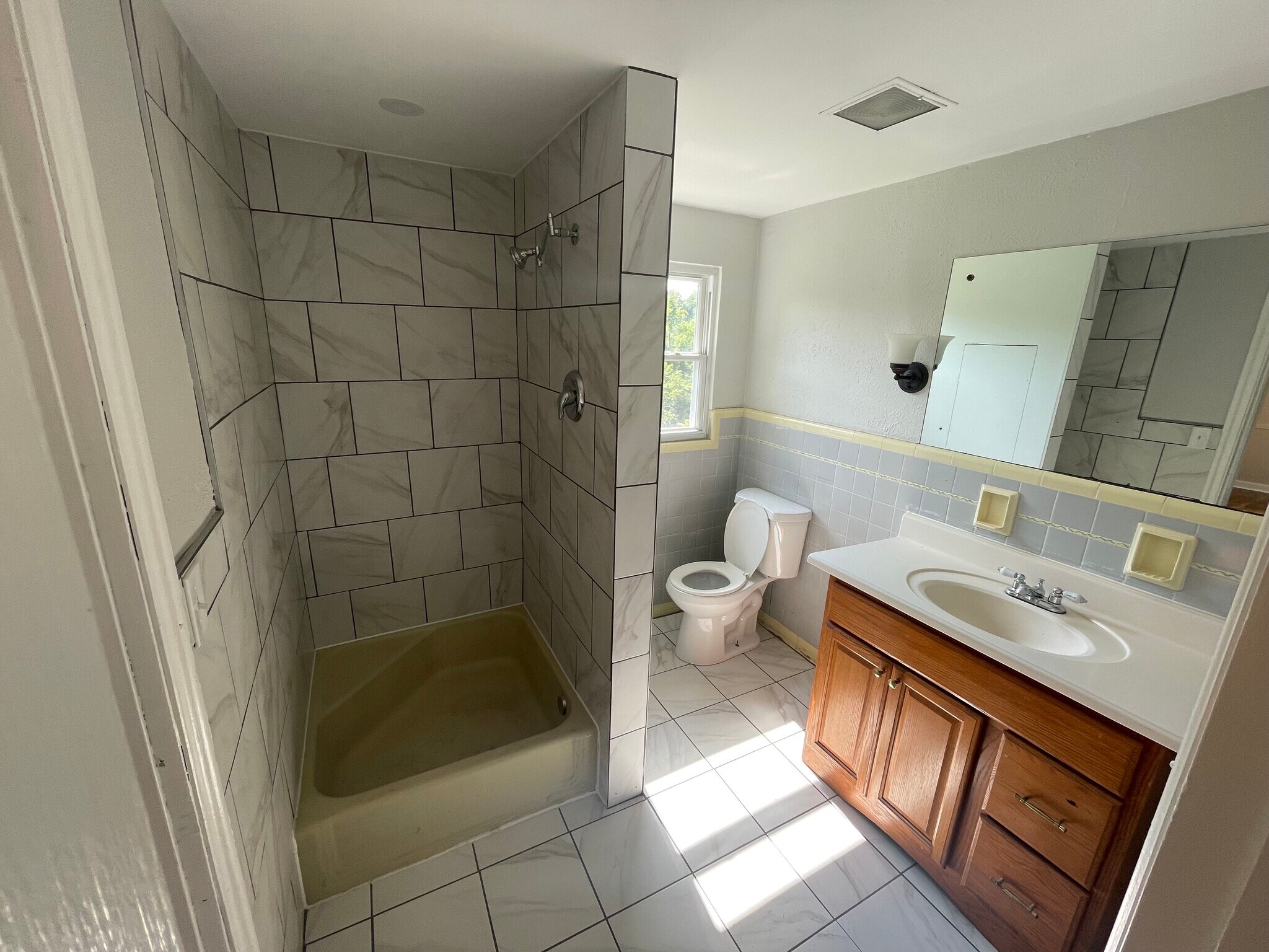 1st Floor Bathroom - 1813 Clairton Rd