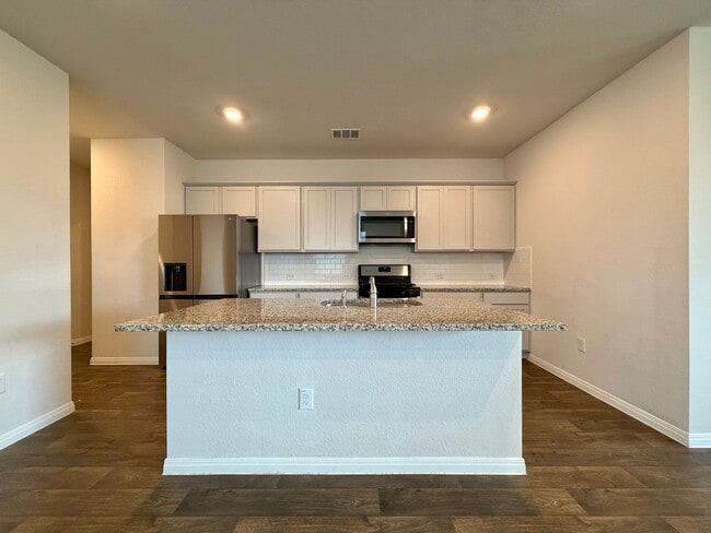 Building Photo - 904 Vogel Dr