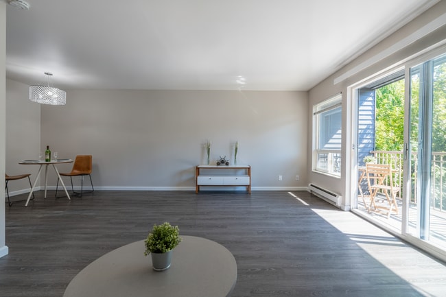 Interior Photo - Lakeview Place