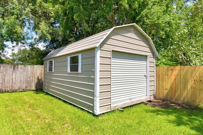 Building Photo - 8511 Honeysuckle