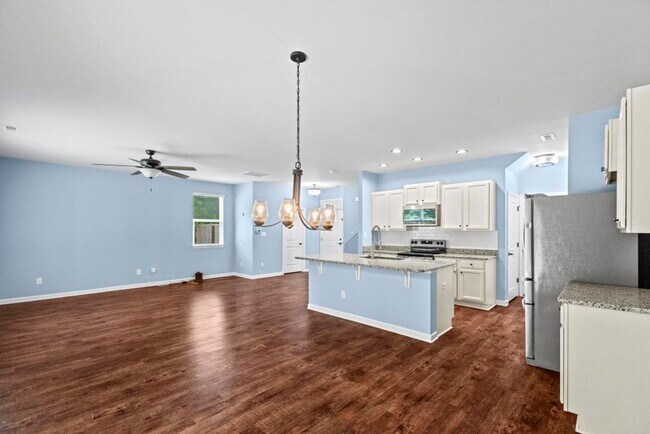 Building Photo - Coastal Living in Sneads Ferry – Open Floor Plan & Cul-de-Sac Lot
